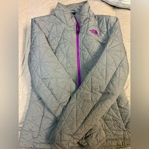 NWOT northface light winter jacket in excellent condition.